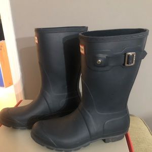 Short navy Hunter boots